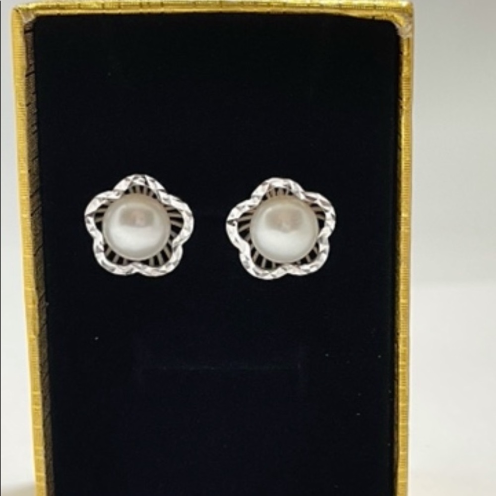 Authentic Freshwater pearl flower earrings